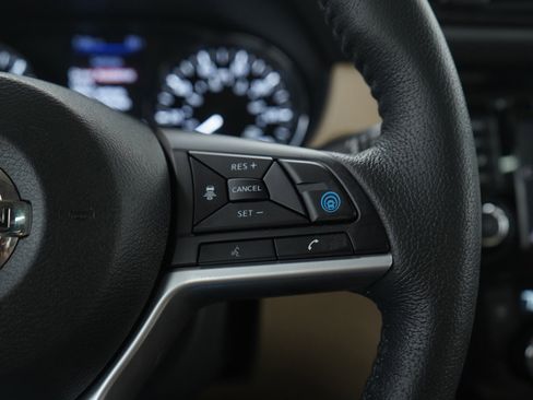 Used 2020 Nissan Rogue SL w/ Premium Package image 28