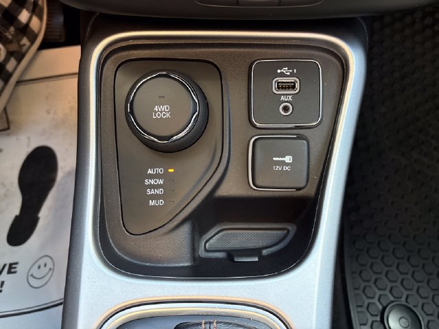 Used 2020 Jeep Compass Latitude w/ Cold Weather Group AWD/4WD image 15