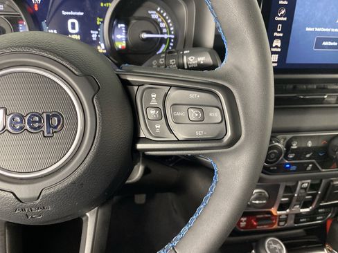 Used 2025 Jeep Wrangler Unlimited Rubicon 4xe w/ Convenience Group image 23