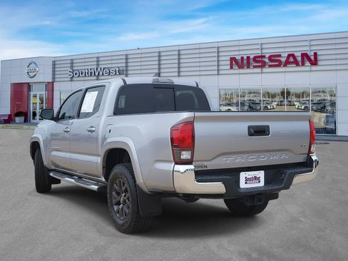 Used 2020 Toyota Tacoma SR5 RWD image 8