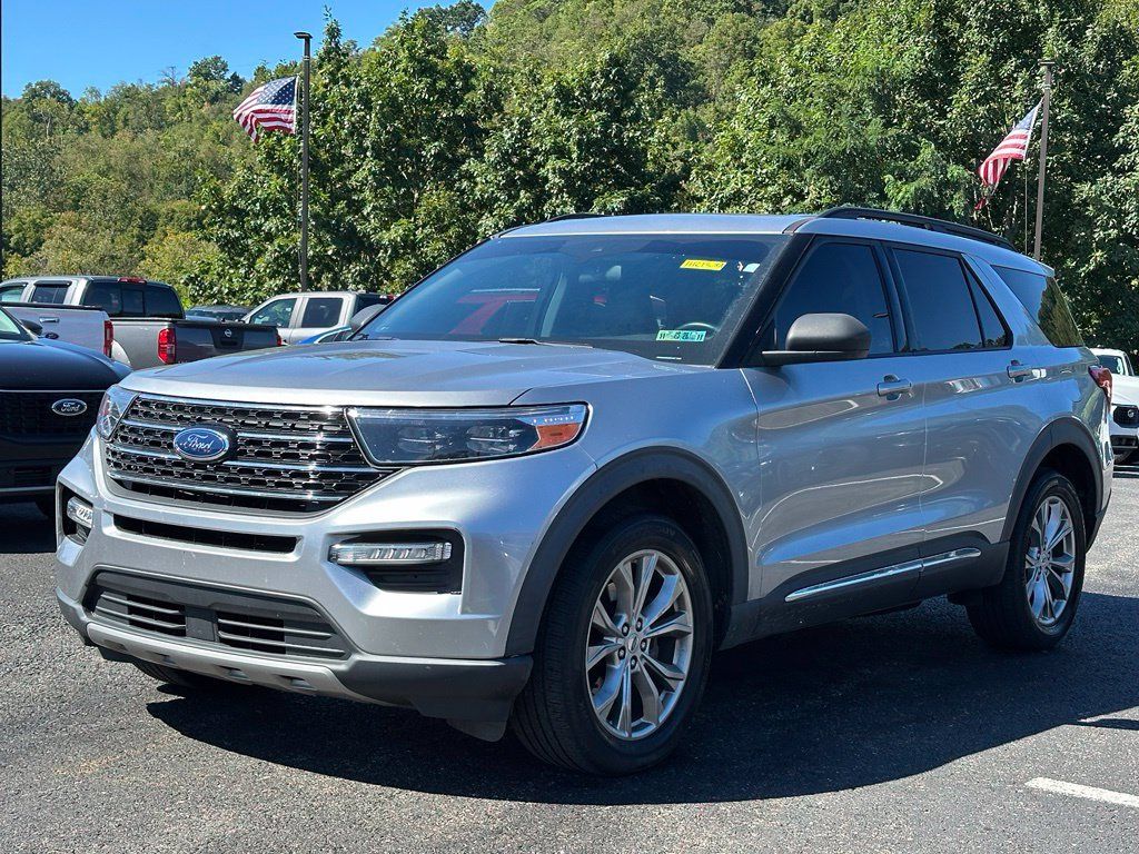 Used 2020 Ford Explorer XLT w/ Equipment Group 202A AWD/4WD image 25