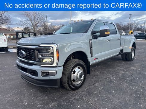 Used 2025 Ford F350 Platinum w/ Platinum Plus Package image 2