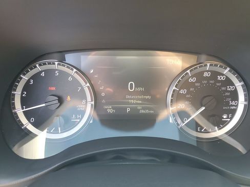 Used 2024 Toyota Highlander XLE FWD image 14