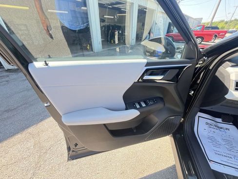 Used 2025 Mitsubishi Outlander SE FWD image 13