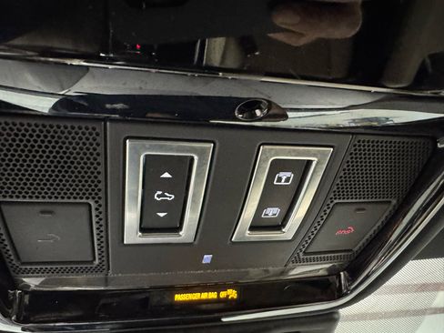 Used 2022 Land Rover Range Rover Velar R-Dynamic S image 29