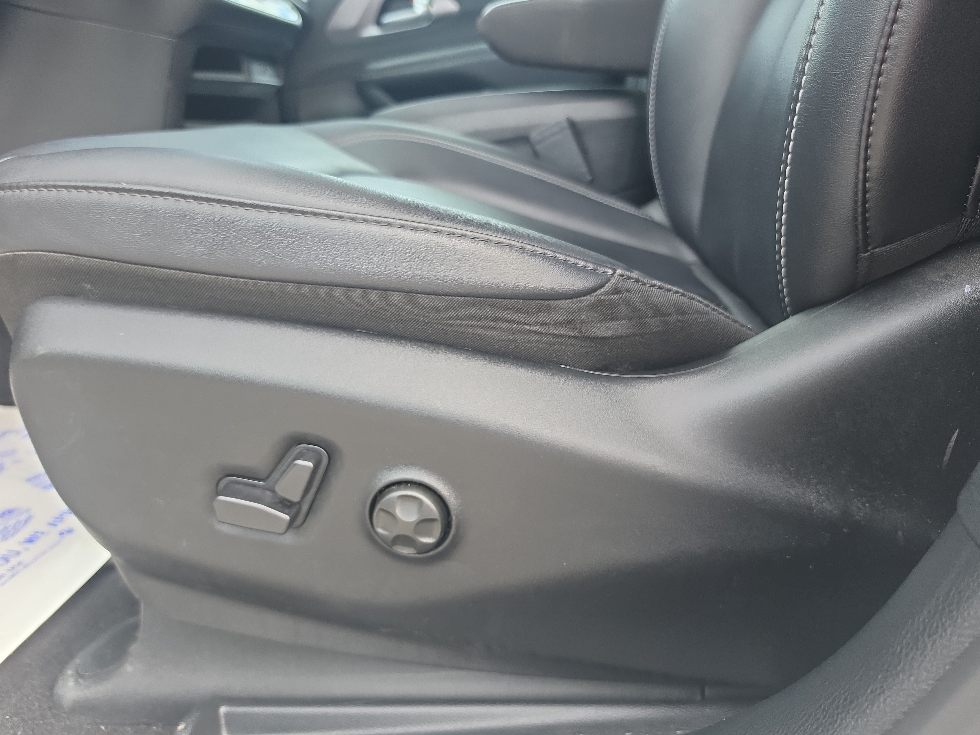 Used 2026 Chrysler Pacifica Select FWD image 13
