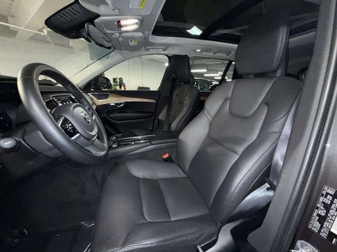 Used 2023 Volvo XC90 B6 Plus image 2