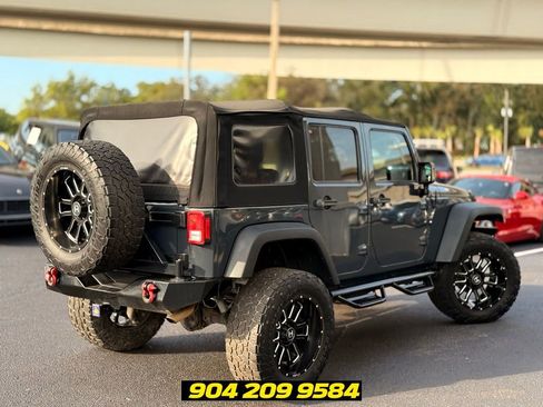Used 2017 Jeep Wrangler Unlimited Rubicon AWD/4WD image 6