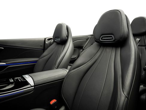 Used 2025 Mercedes-Benz CLE 450 4MATIC Cabriolet w/ Night Package image 33