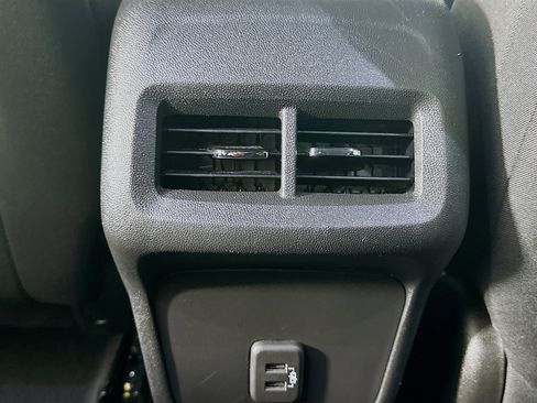 Used 2023 Chevrolet Equinox LT image 27