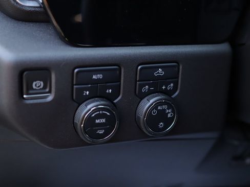 Used 2023 Chevrolet Silverado 1500 LT AWD/4WD image 10