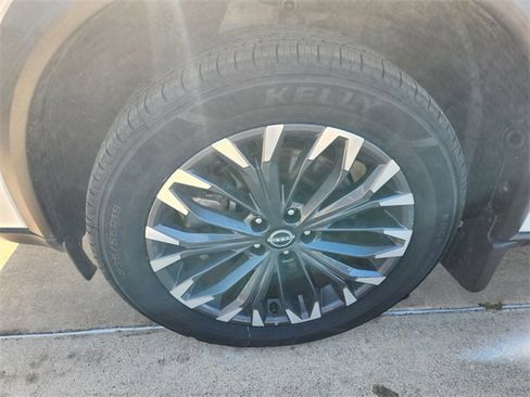 Used 2025 Nissan Rogue SL w/ Tech Package FWD image 9