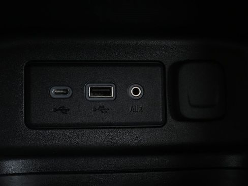 Used 2019 Chevrolet Equinox LT w/ Driver Convenience Package image 24