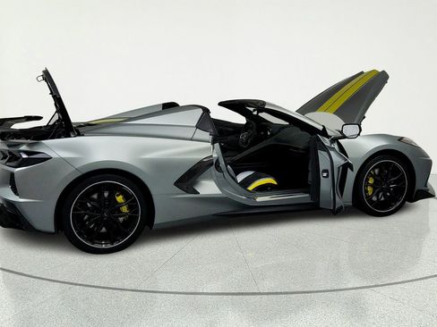 Used 2023 Chevrolet Corvette Stingray Premium Conv w/ Z51 Performance Package RWD image 13