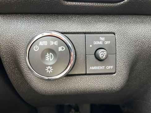 Used 2016 Chevrolet Traverse LT w/ Style and Technology Package FWD image 16
