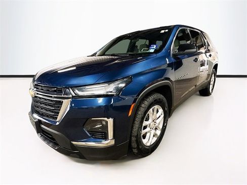 Used 2022 Chevrolet Traverse LS image 3