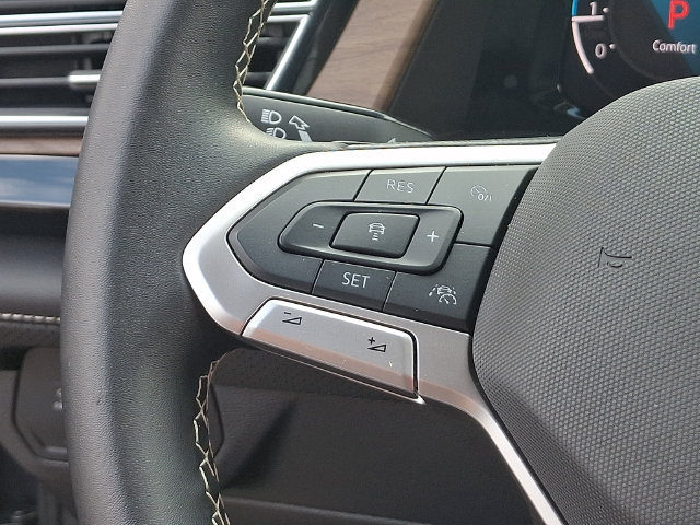 Used 2025 Volkswagen Atlas SE AWD/4WD image 7