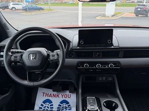 Certified 2025 Honda Pilot Sport image 15