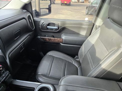 Used 2021 GMC Sierra 2500 Denali w/ Denali Ultimate Package image 14