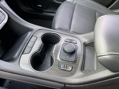 Certified 2023 GMC Acadia SLT image 16