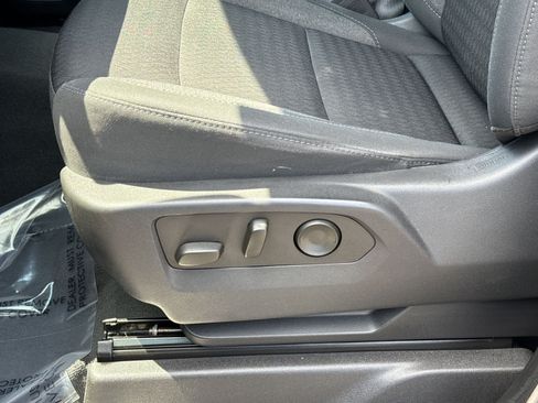 Used 2023 Chevrolet Silverado 1500 LT AWD/4WD image 14
