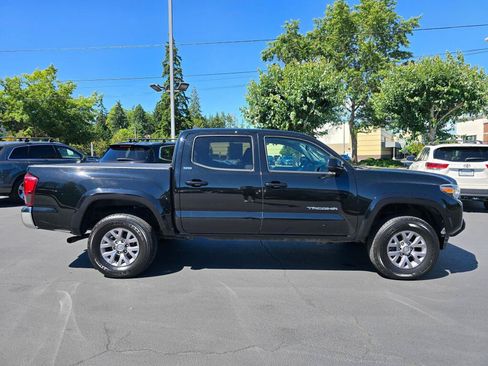 Used 2019 Toyota Tacoma SR5 AWD/4WD image 10