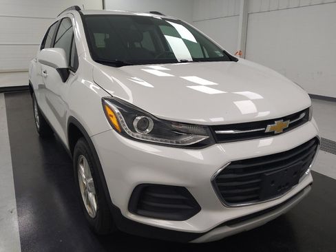 Used 2022 Chevrolet Trax LT w/ Driver Confidence Package AWD/4WD image 14