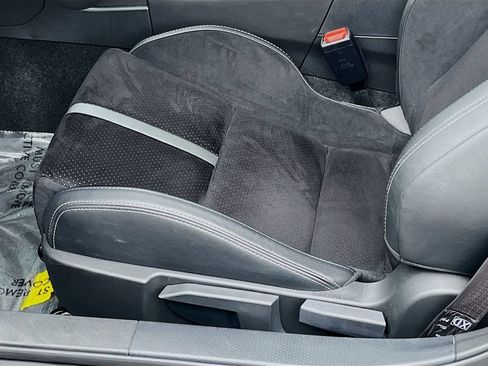 Used 2025 Toyota GR86 Premium RWD image 18
