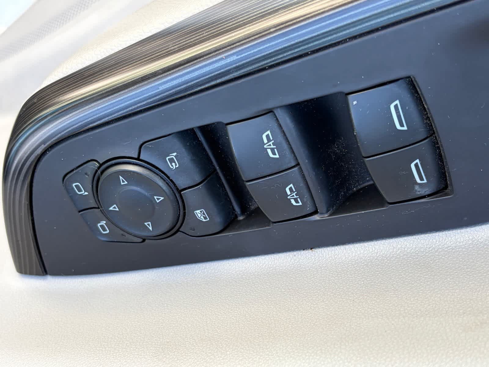Used 2021 GMC Acadia SLT w/ Technology Package FWD image 8