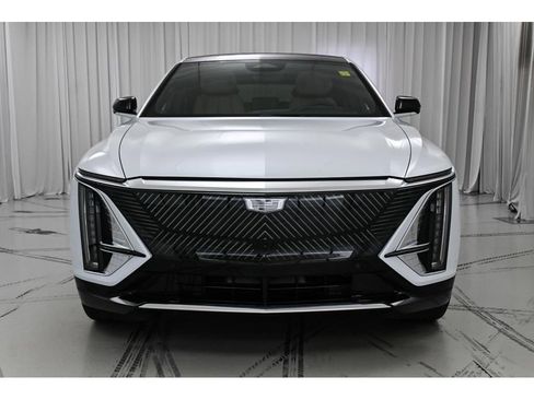 New 2026 Cadillac Lyriq Signature Luxury AWD/4WD image 3
