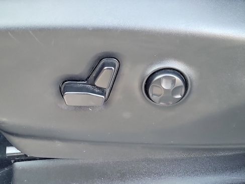 Used 2024 Chrysler Pacifica Select FWD image 19