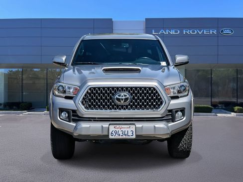 Used 2019 Toyota Tacoma TRD Sport w/ Technology Package image 2