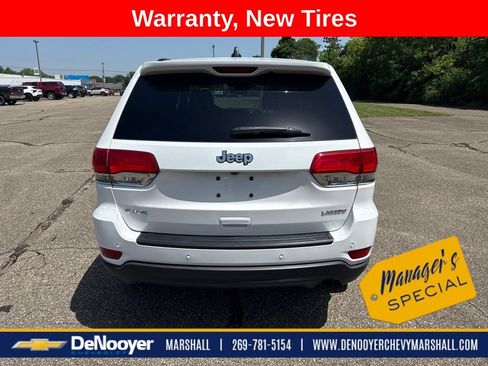Used 2017 Jeep Grand Cherokee Laredo AWD/4WD image 4