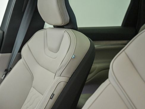 New 2025 Volvo EX90 Plus image 21