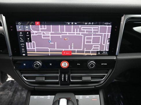 Certified 2025 Porsche Macan image 22