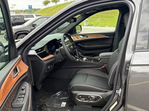 New 2026 Jeep Grand Cherokee Summit AWD/4WD image 15