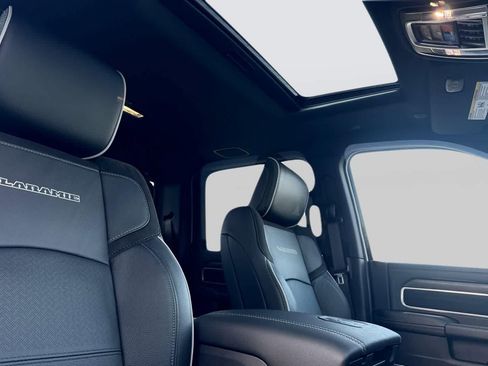 New 2026 RAM 2500 Laramie AWD/4WD image 17