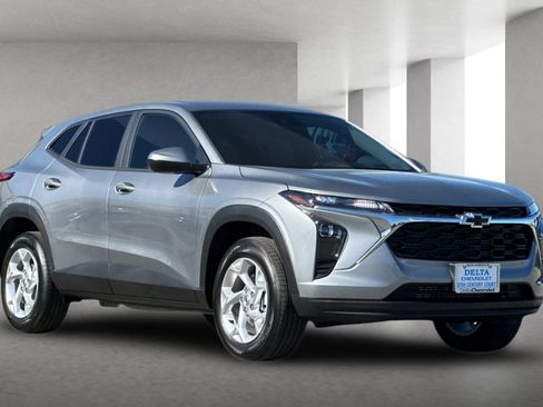 New 2026 Chevrolet Trax LS w/ LS Convenience Package FWD image 1