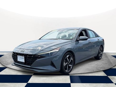 Used 2023 Hyundai Elantra SEL w/ Convenience Package FWD image 3
