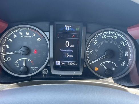 Used 2018 Toyota Tacoma TRD Off-Road AWD/4WD image 43