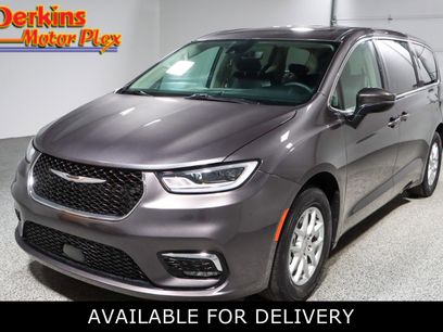 Used 2023 Chrysler Pacifica Touring-L