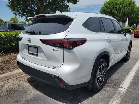 Used 2026 Toyota Highlander XLE AWD/4WD image 3