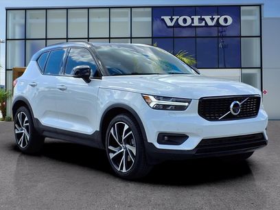 Used 2022 Volvo XC40 T5 R-Design w/ Advanced Package