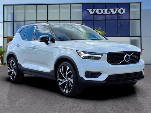 Used 2022 Volvo XC40 T5 R-Design w/ Advanced Package image 1