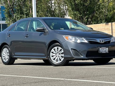 Used 2013 Toyota Camry LE FWD image 2