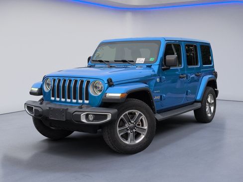 Used 2022 Jeep Wrangler Unlimited Sahara w/ LED Lighting Group AWD/4WD image 2