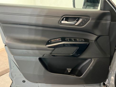 New 2026 Nissan Pathfinder Platinum image 14