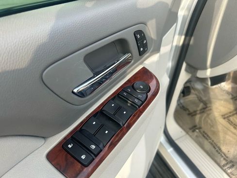 Used 2010 GMC Yukon SLT w/ SLT-2 Equipment Package AWD/4WD image 21