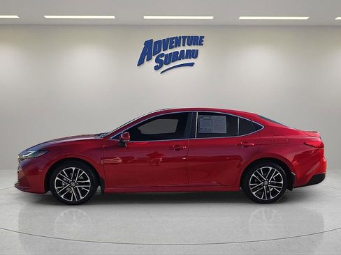 Used 2025 Toyota Camry XLE image 4