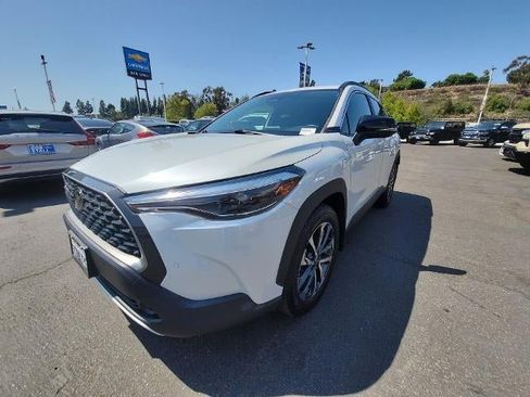 Used 2025 Toyota Corolla Cross XLE w/ Convenience Package AWD/4WD image 4